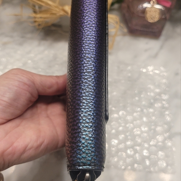 💜💚💜 NWOT Coach Zip Pebble Grain Hologram Wallet w/Dustbag 💜💚💜 - Picture 8 of 10